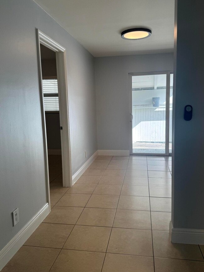 Building Photo - 3465 48th Ln S