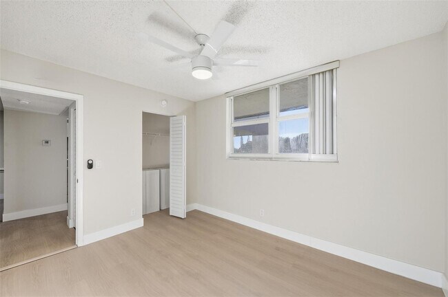 Building Photo - 9430 Poinciana Pl