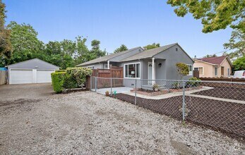 Building Photo - 26-28 Arrowhead Ln