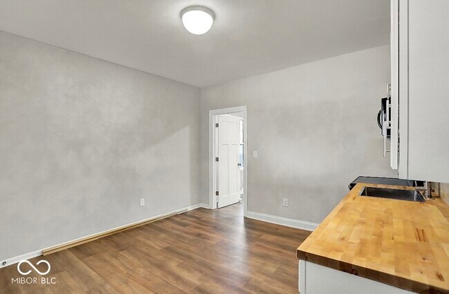 Building Photo - 319 N Temple Ave