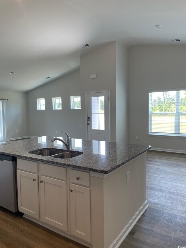 Foto del edificio - 704 Eastridge Dr