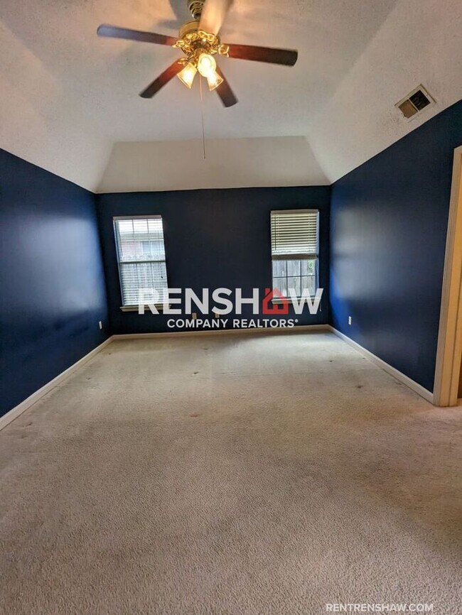 Building Photo - Gorgeous - 3 Bed, 2 Bath - Off Mullins Sta...