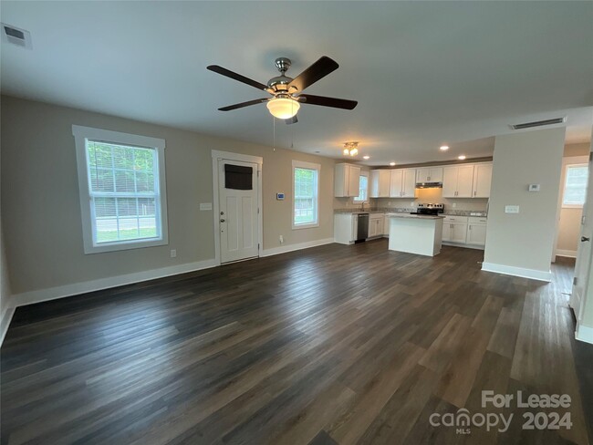 Building Photo - 2401 Crescent Ln