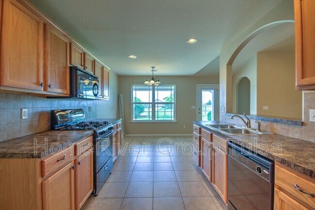 Foto del edificio - 11040 N 147th E Ave