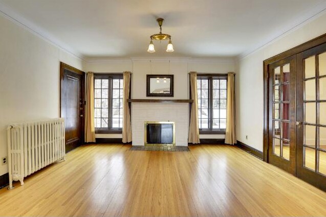 Living room - 419 Woodlawn Avenue