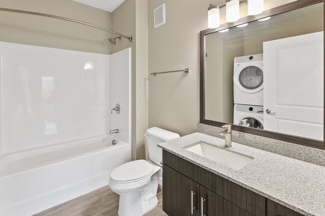 Interior Photo - Encore on the Park