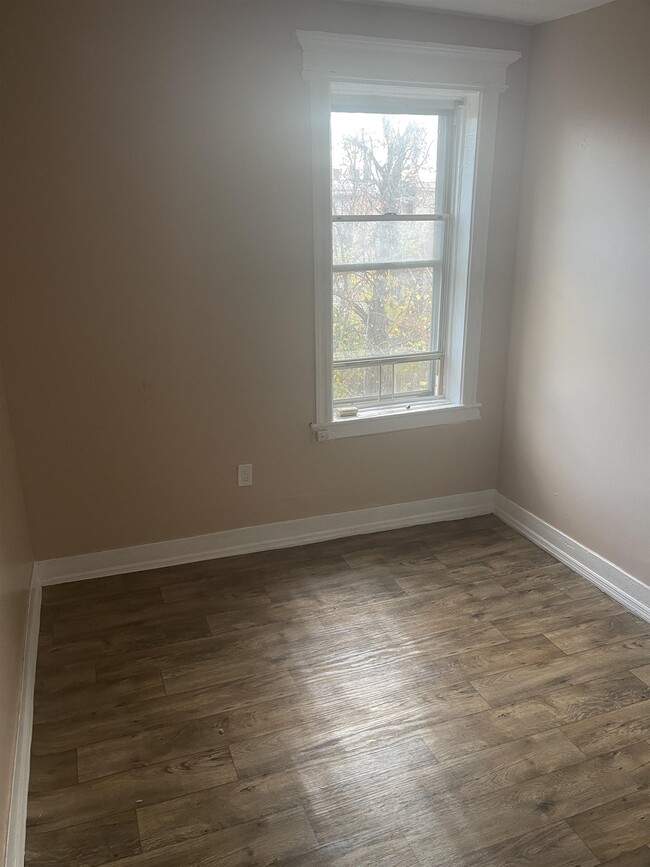 Building Photo - 168 Van Nostrand Ave