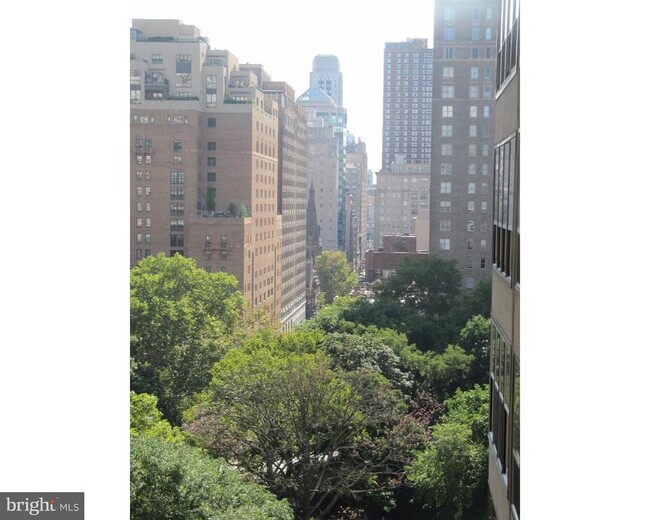 Building Photo - 224-30-226 W Rittenhouse Square