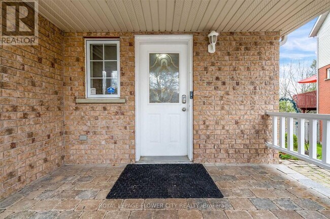 Building Photo - 28 Colbourne Crescent