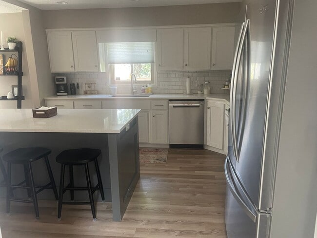 Building Photo - Beautifully Updated Pepperwood Three Bedroom!