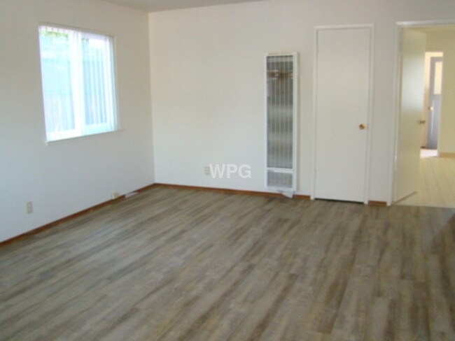 Building Photo - 926 Desert Isle Dr