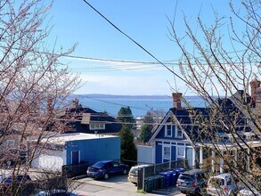 Building Photo - 1021 High St