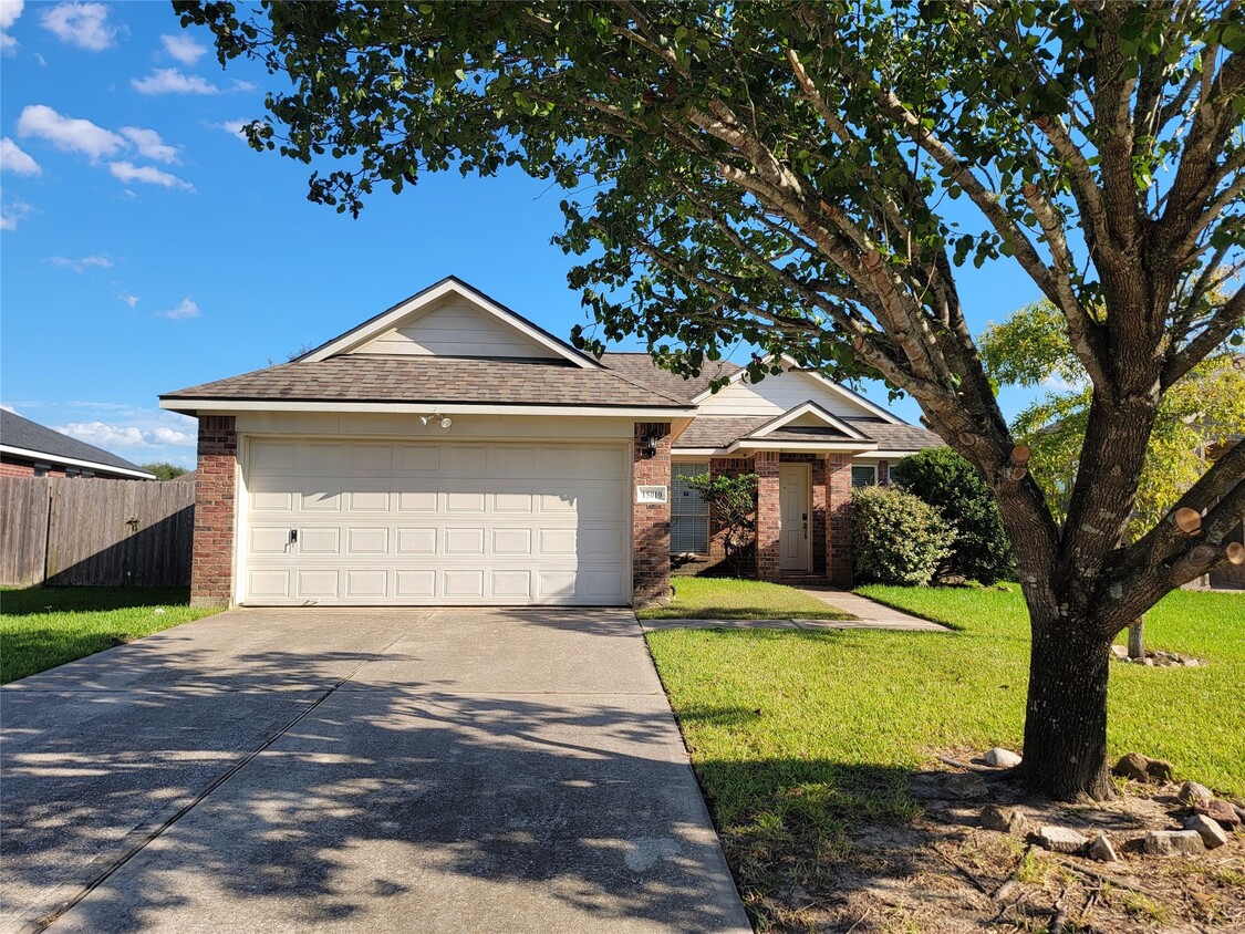 Primary Photo - 15010 Sparks Ct