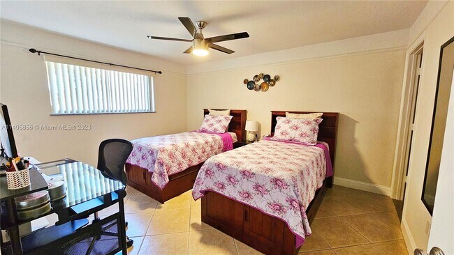 Foto del edificio - 8517 NW 7th St