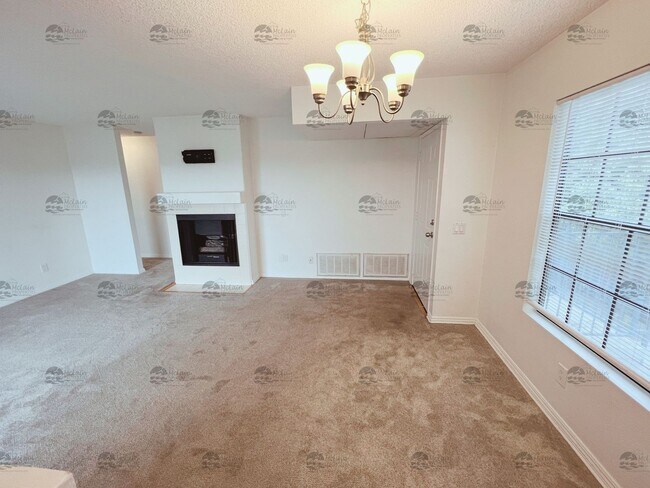 Building Photo - Second Level 2Bd/2Ba with Mountain Views!