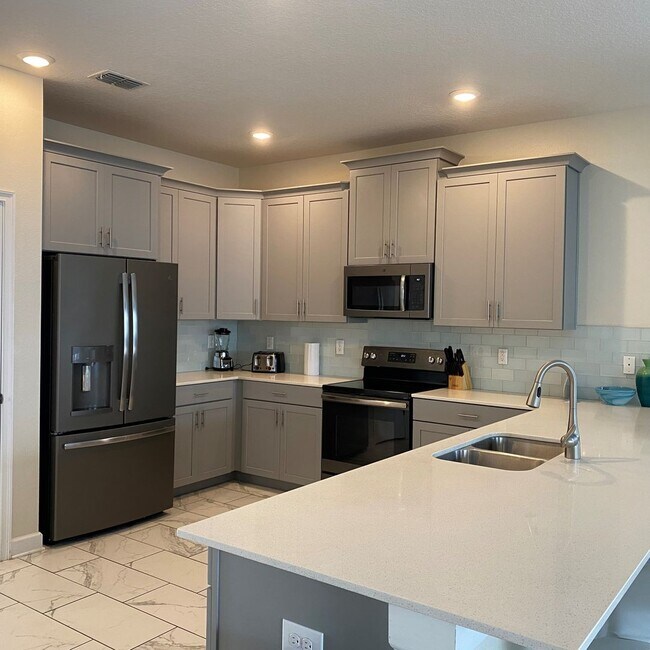 Building Photo - CHAMPIONS GATE FURNISHED 8 BEDROOM - LONG ...