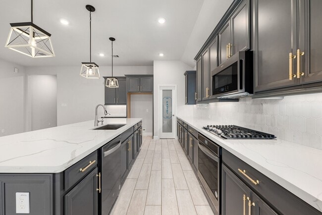 Foto del edificio - 6442 Pomegranate Blossom Dr