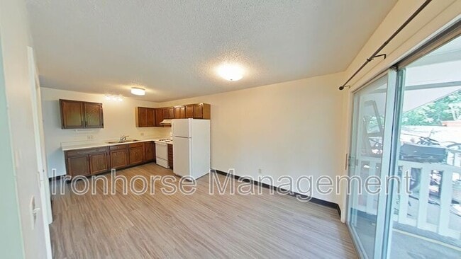 Building Photo - 411 N 16th Ave