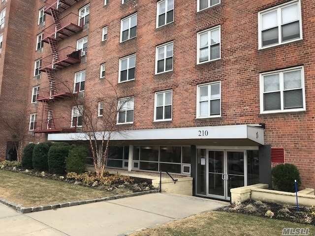 Primary Photo - 210 Shore Rd