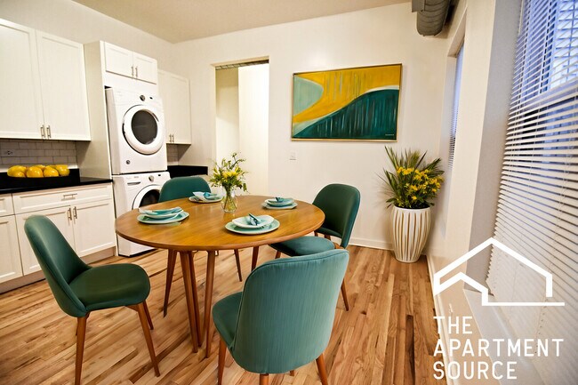 Foto del edificio - 3805 W Belmont Ave