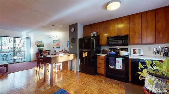 Building Photo - 102 Weatherstone Dr