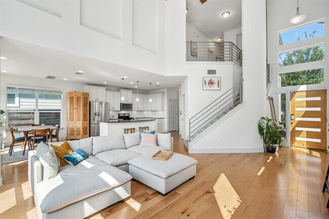 Building Photo - 2311 Capulet St