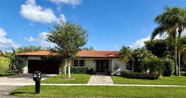 Building Photo - 16641 Royal Poinciana Dr