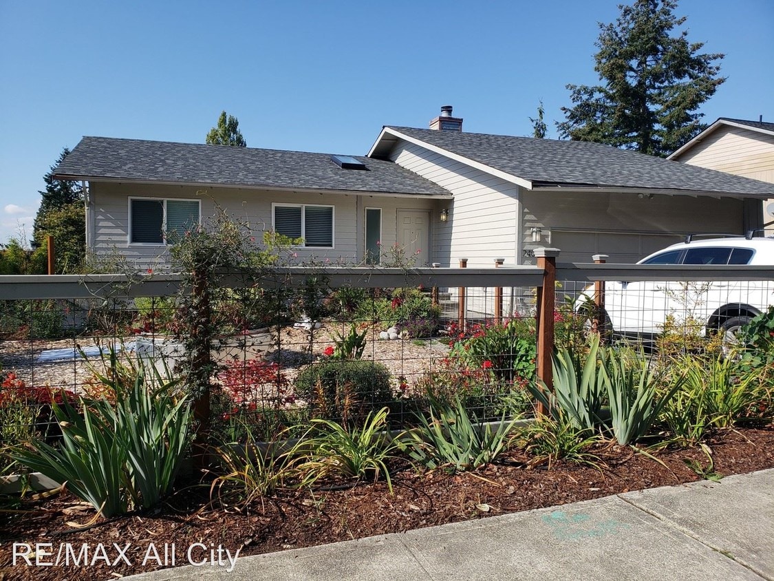 Primary Photo - 2 br, 1 bath House - 24031 26th Ave S