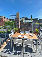 Building Photo - 8 Grove St