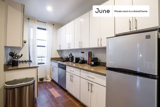 Foto del edificio - Room in Shared 4 bed/1 bath home in West Harlem
