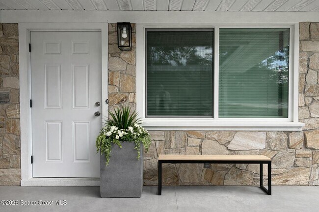 Building Photo - 304 Palm Ave