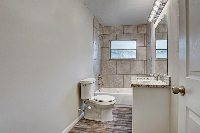 Foto del edificio - 9429 Clinton Dr