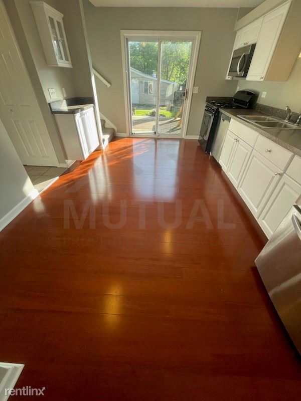 Foto del edificio - 2 br, 2 bath House - 3113 Emmons Ave