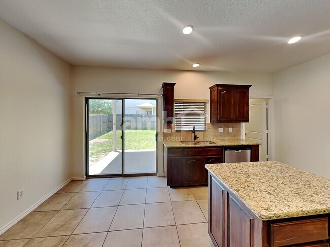 Foto del edificio - 14113 Silkwood Dr