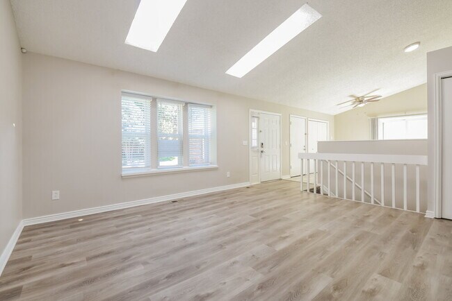 Foto del edificio - 4557 Gibraltar Way