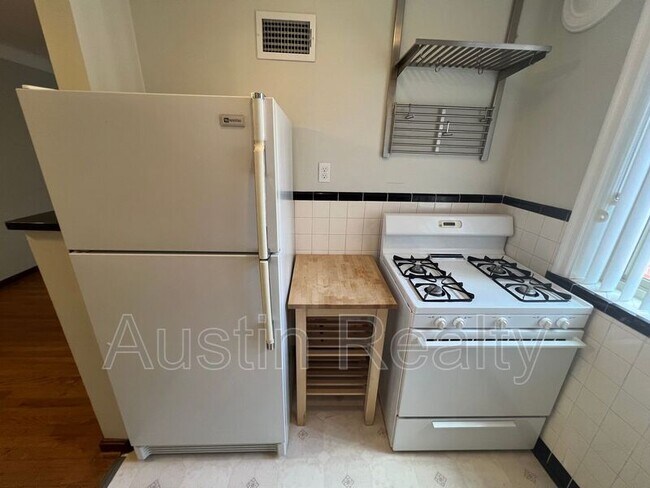 Foto del edificio - 6358 Sutherland Ave