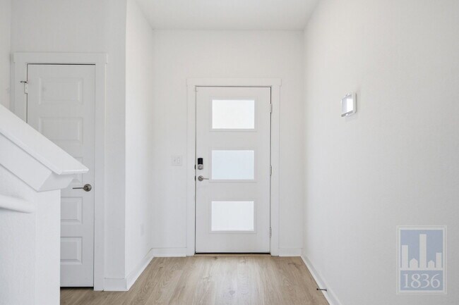 Foto del edificio - 10925 Tildon Ave