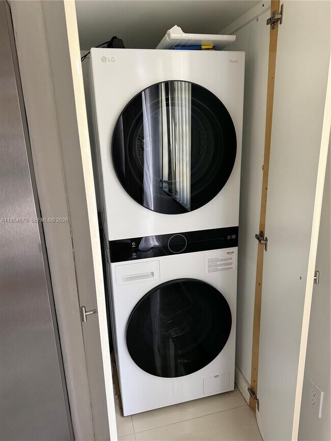 Foto del edificio - 1990 Brickell Ave