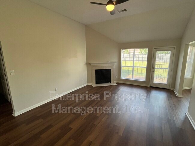 Foto del edificio - 5628 Autumn Valley Dr