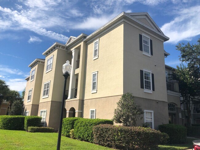 Foto del edificio - MOVE IN NOW! 3rd floor 3BR/2BA Condo - Gated community -MOSAIC AT MILLENIA!!