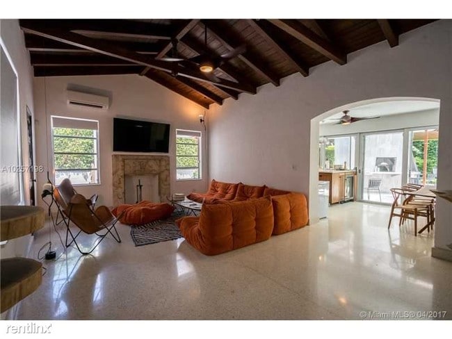 Building Photo - 4200 Royal Palm Ave