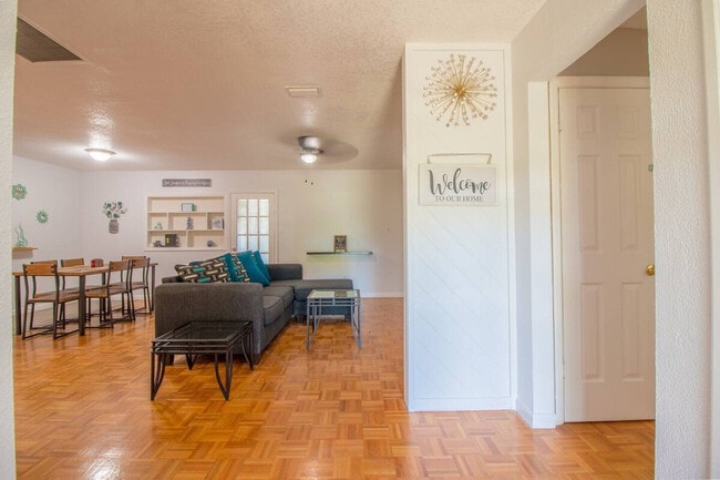 Building Photo - 4500 Elaine Pl