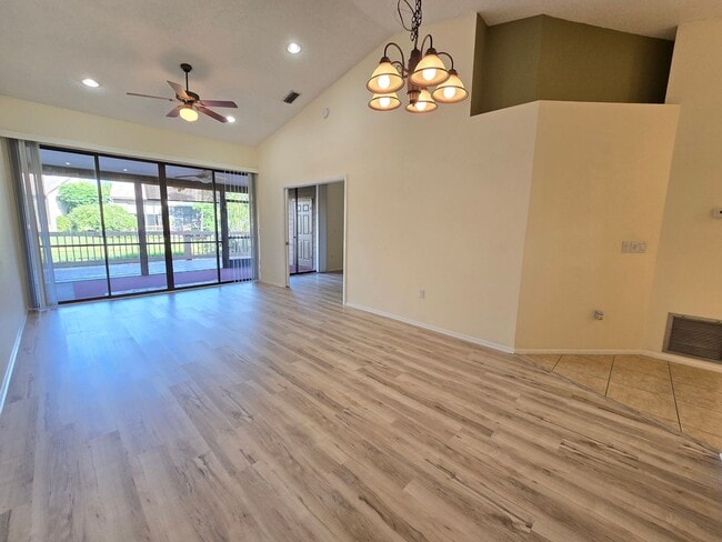 Foto del edificio - Cozy 2 bed/ 2 bath Villa in Beekman Lakes ...