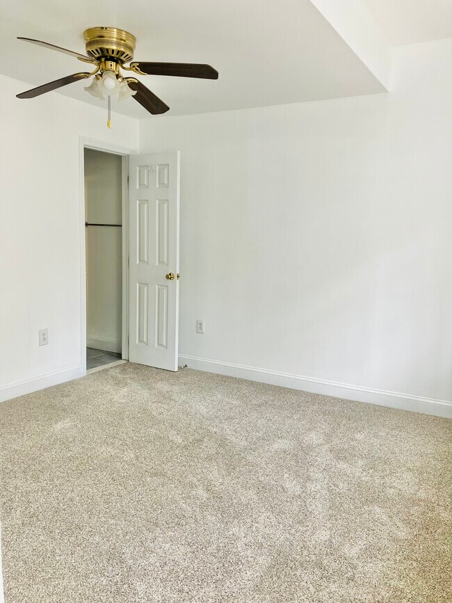 1st floor BR with en suite full bathroom - 143 Davis St