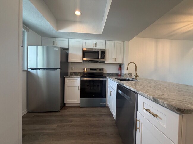 Building Photo - "Charming 2-Bed, 2-Bath Condo Retreat in Punta Gorda's Prime Location - 950 Sq Ft of Comfort!"