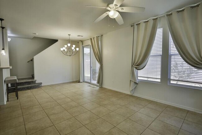 Building Photo - 748 W Paseo Celestial