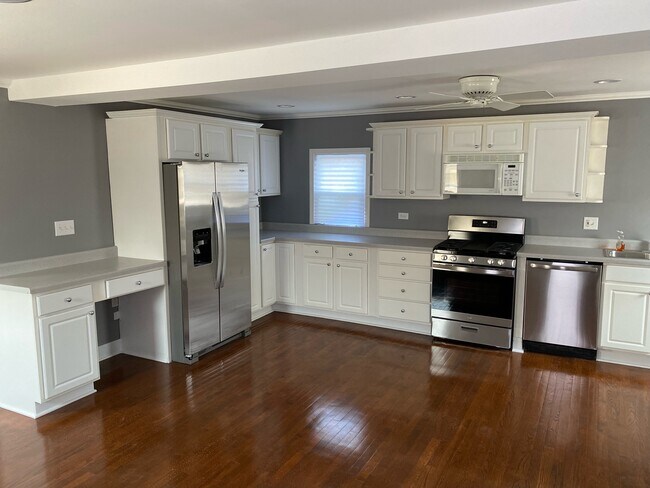 Foto del edificio - 7735 W Summerdale Ave