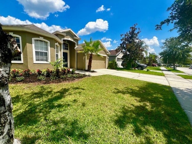 Photo - MOVE IN NOW! BEAUTIFUL NEW FLOORING (NO CA... House