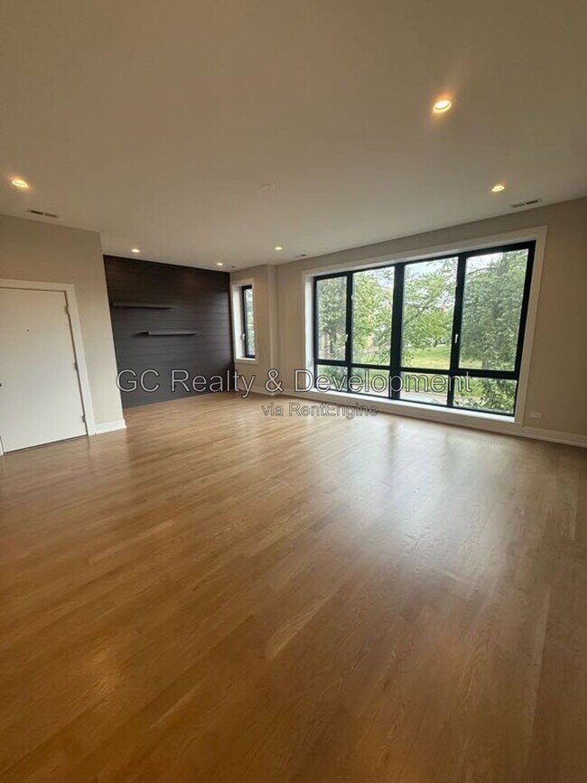Foto del edificio - 6242 S Greenwood Ave