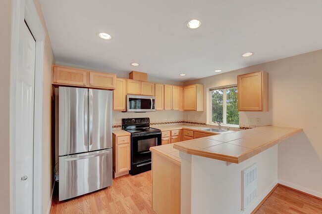 Foto del edificio - Relax in this spacious townhome!